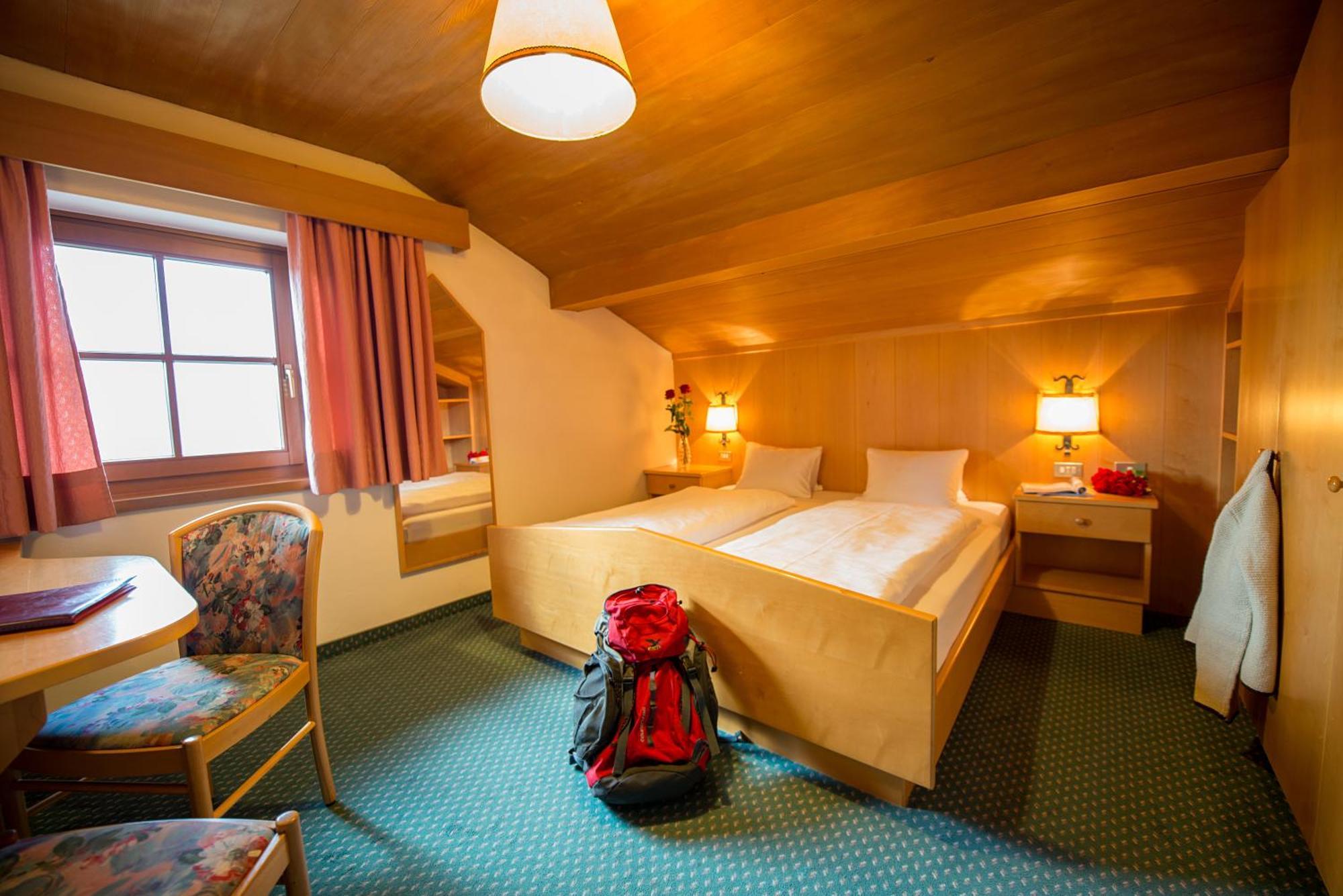 Hotel Garni Doris Castelrotto Rum bild