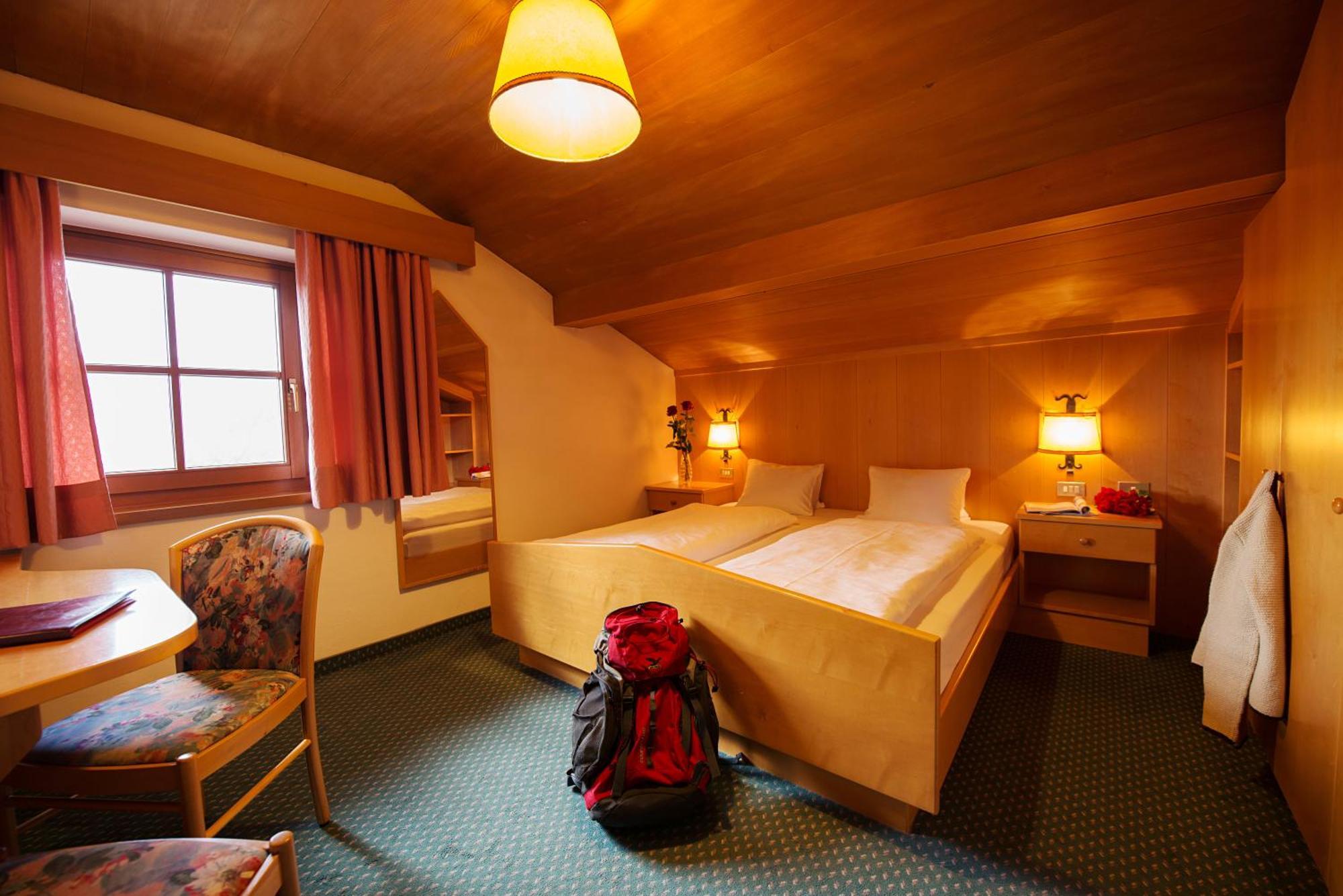 Hotel Garni Doris Castelrotto Rum bild