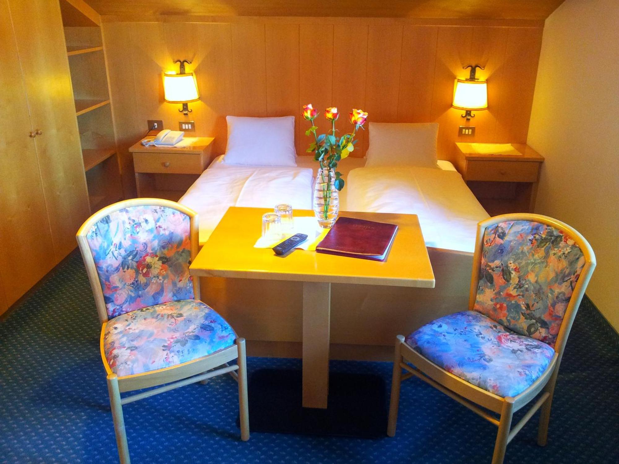 Hotel Garni Doris Castelrotto Rum bild