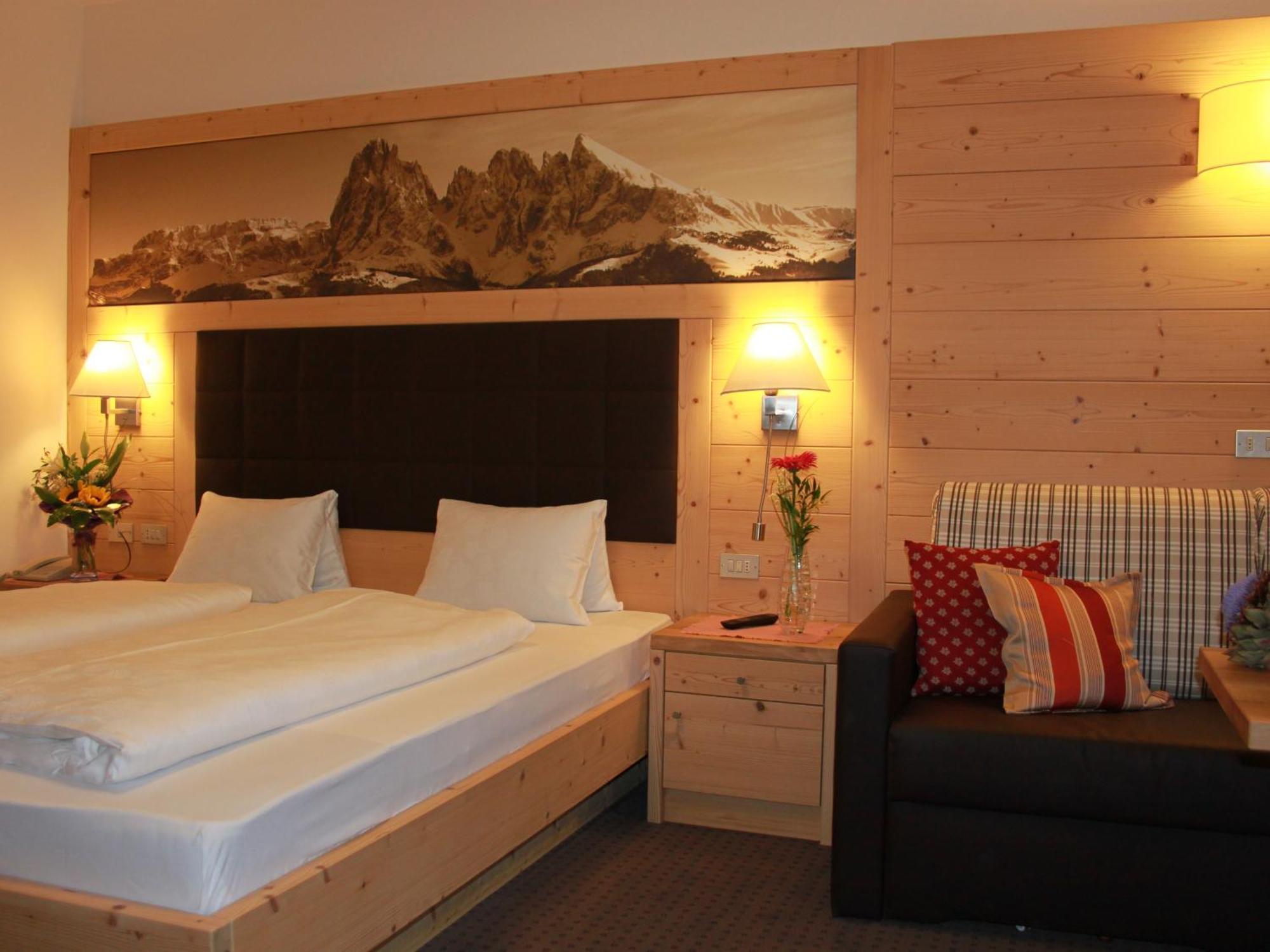 Hotel Garni Doris Castelrotto Rum bild