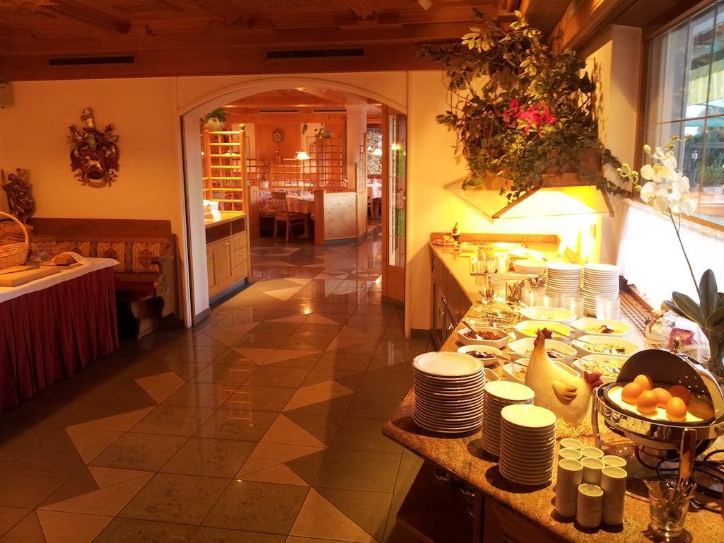 Hotel Garni Doris Castelrotto Exteriör bild