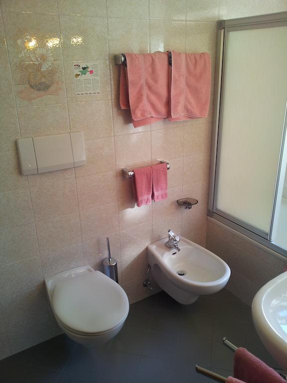 Hotel Garni Doris Castelrotto Rum bild
